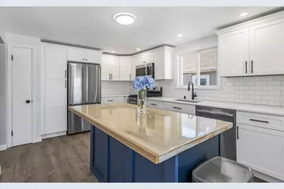 26 Whitin Ave, Revere, MA 02151 - Photo 8