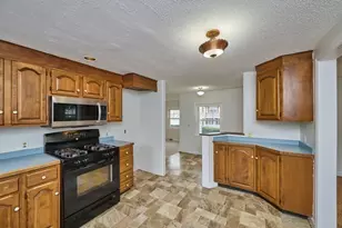 7 Lovett St, Salem, MA 01970 - Photo 8