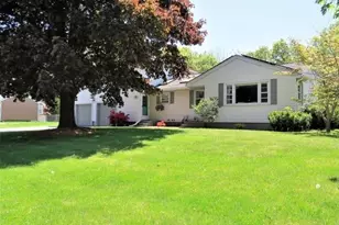 5 Bedford Dr, Grafton, MA 01536 - Photo 1