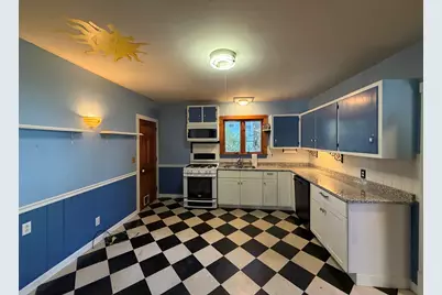 23 Phillips St, Greenfield, MA 01301 - Photo 8