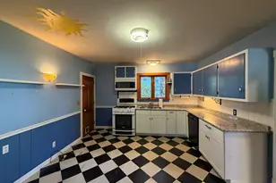 23 Phillips St, Greenfield, MA 01301 - Photo 8
