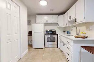 109 Warren St, Watertown, MA 02472 - Photo 4