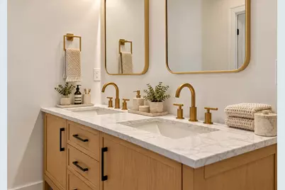 13 Clyde St #C, Somerville, MA 02145 - Photo 8