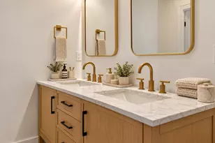 13 Clyde St, Somerville, MA 02145 - Photo 8
