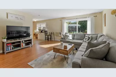 23 Edgelawn Ave #5, North Andover, MA 01845 - Photo 4