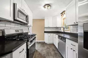 114 Leatherleaf Dr, Springfield, MA 01109 - Photo 10