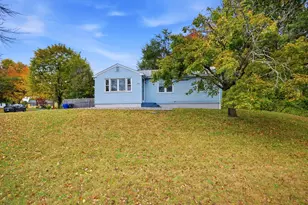 114 Leatherleaf Dr, Springfield, MA 01109 - Photo 2