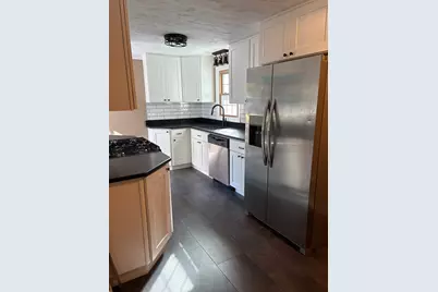 114 Leatherleaf Dr, Springfield, MA 01109 - Photo 2
