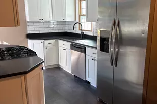 114 Leatherleaf Dr, Springfield, MA 01109 - Photo 2