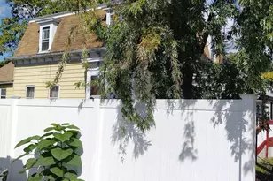 24 Bay St, Springfield, MA 01109 - Photo 4