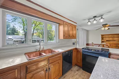 26 Crowningshield Rd, Worcester, MA 01604 - Photo 12