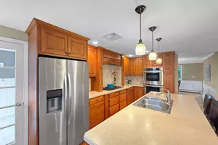 5 Swan Cir, Shrewsbury, MA 01545 - Photo 6