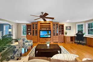 5 Swan Cir, Shrewsbury, MA 01545 - Photo 2