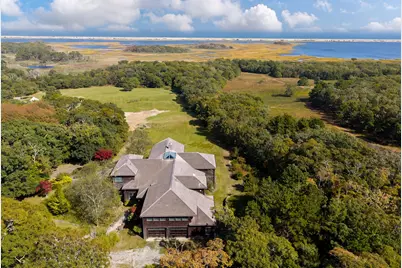 4 Garrett Way, Edgartown, MA 02539 - Photo 1