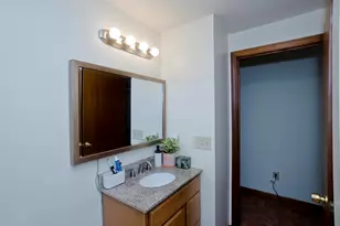 20 Meadow Ave, Agawam, MA 01001 - Photo 16
