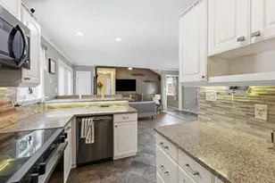 66 Barrison St, Springfield, MA 01109 - Photo 10