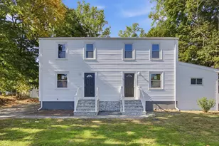 27 Lynn St, Peabody, MA 01960 - Photo 2