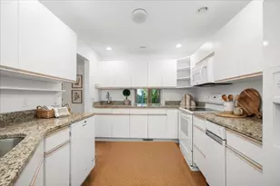 16 Bentwood Dr, Sturbridge, MA 01566 - Photo 2