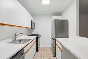 9 Hawthorne Pl, Boston, MA 02114 - Photo 6
