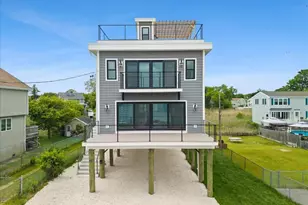 153 Edgewater Dr, Quincy, MA 02179 - Photo 2