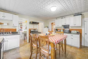 21 Williams St, Ware, MA 01082 - Photo 2