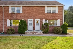 43 Willow Ridge Dr, Bridgewater, MA 02324 - Photo 2