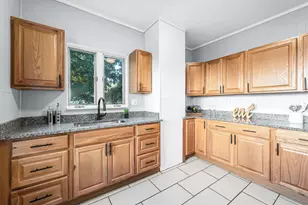 65 Avondale Ave, West Springfield, MA 01089 - Photo 14