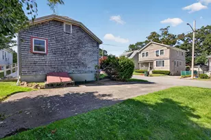 63 Hemlock St, Fall River, MA 02720 - Photo 4