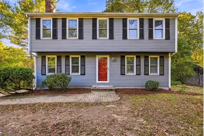 565 Hartford Ave E, Uxbridge, MA 01569 - Photo 2