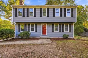 565 Hartford Ave E, Uxbridge, MA 01569 - Photo 2