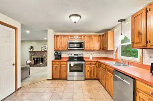565 Hartford Ave E, Uxbridge, MA 01569 - Photo 8