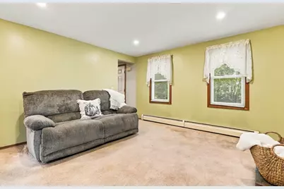 565 Hartford Ave E, Uxbridge, MA 01569 - Photo 12