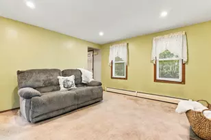 565 Hartford Ave E, Uxbridge, MA 01569 - Photo 12