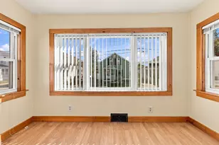 40 Bunker Hill Ave, Lowell, MA 01850 - Photo 4