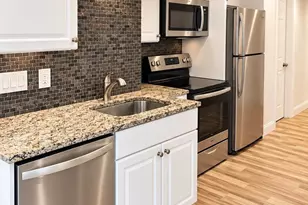 17 Vestry St, Beverly, MA 01915 - Photo 2