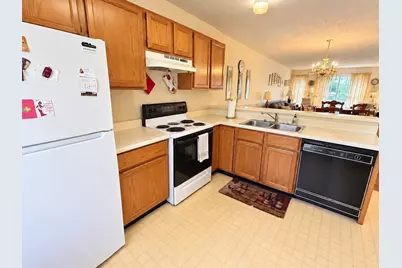 8 Castlegate Dr #8, Springfield, MA 01129 - Photo 6