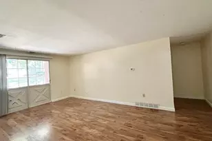 5 Louisburg Square, Nashua, NH 03060 - Photo 2