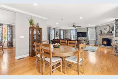 705 County St, Seekonk, MA 02771 - Photo 10