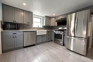 126 Pine Hill Cir, Waltham, MA 02451 - Photo 2