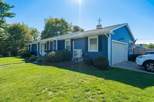 95 Caroline Ave, Somerset, MA 02725 - Photo 2