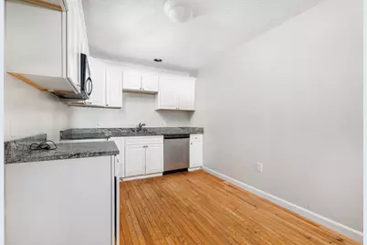 1029 Pleasant St #9, Worcester, MA 01602 - Photo 4