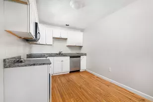 1029 Pleasant St, Worcester, MA 01602 - Photo 4