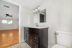 1029 Pleasant St, Worcester, MA 01602 - Photo 16