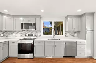 29 Windsor Rd, Beverly, MA 01915 - Photo 2