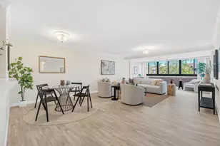 9 Hawthorne Pl, Boston, MA 02114 - Photo 2