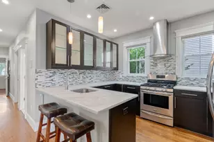 22 Santuit St, Boston, MA 02124 - Photo 4