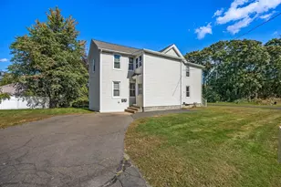 12 Chester St, Chicopee, MA 01013 - Photo 4
