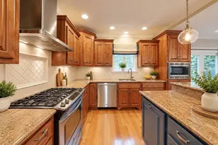 1 Thurston Pl, Medfield, MA 02052 - Photo 6