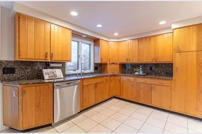 112 Cedar St N, Medford, MA 02155 - Photo 24