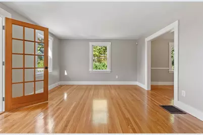 8 Winter St, Southborough, MA 01745 - Photo 10